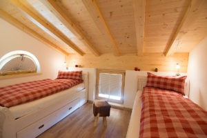 Ferienwohnung Reit im Winkl, Schlafzimmer mit zwei Einzelbetten